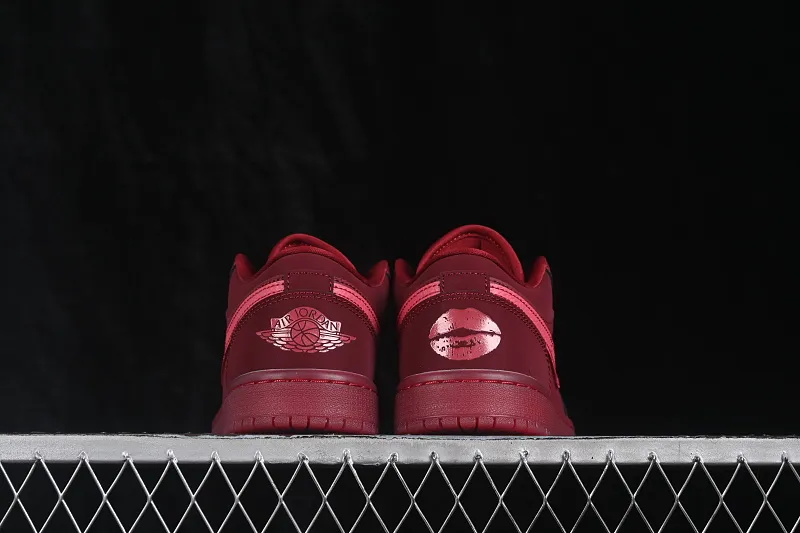 All categories Air Jordan Jordan series basketball shoes Air Jordan 1 Low G version pure original Air Jordan 1 Low AJ1 Joe 1 raw rubber wine red low-top retro culture basketball shoes IB7012-600